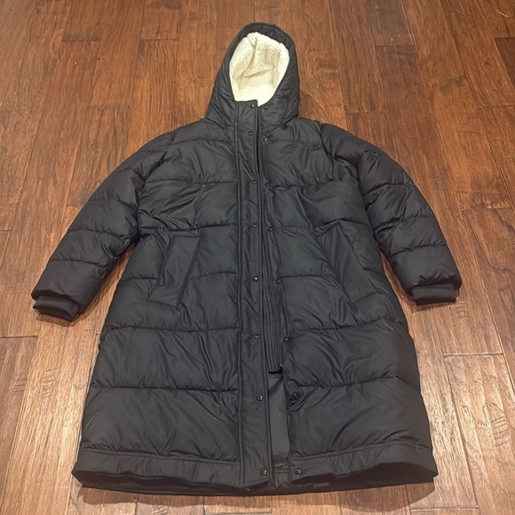 Hollister Jackets & Blazers - Hollister Black Puffer Jacket with Cream Lining